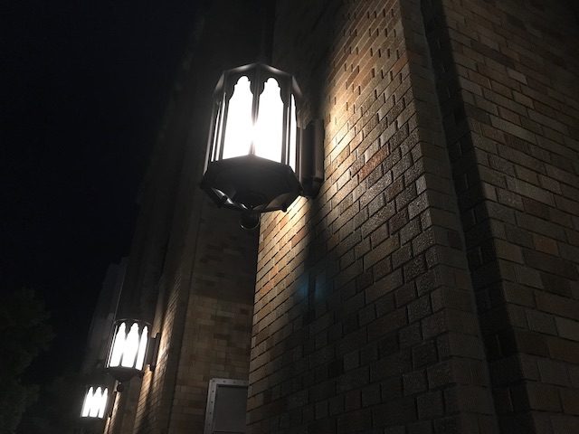 ライブは2時間弱で終了。外は、すっかり暗くなっていました。